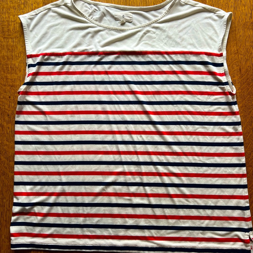 Sleeveless shirt